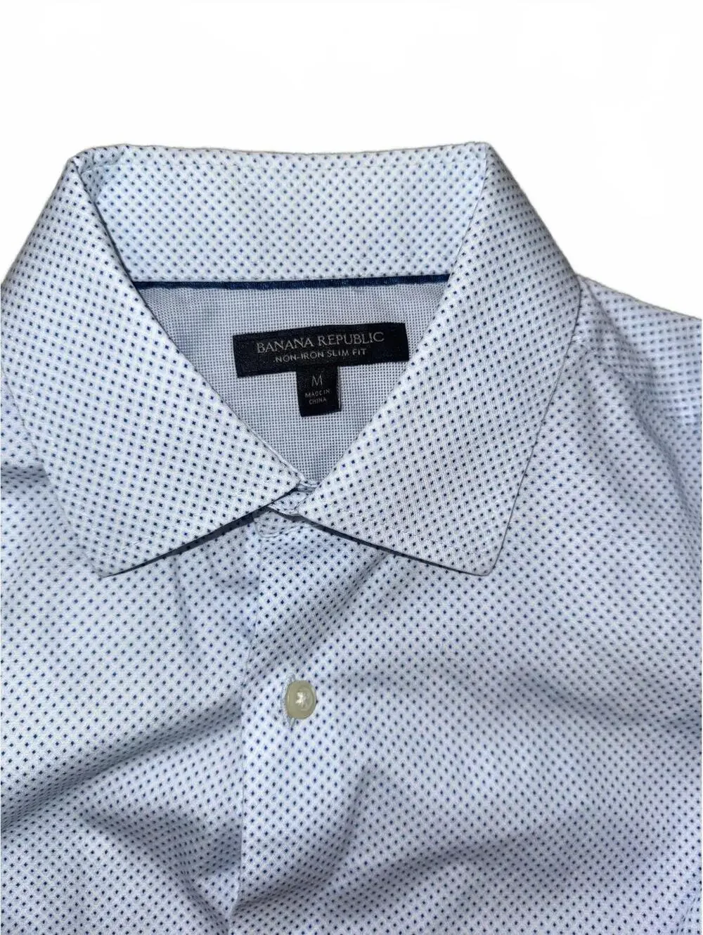 Men’s Banana Republic white pattern button up shirt Size Medium
